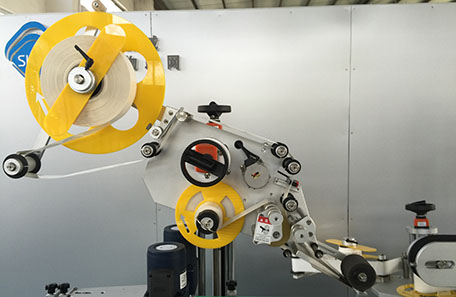 杯子平側面貼標機