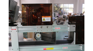 貼標(biāo)機(jī)生產(chǎn)廠家生產(chǎn)的全自動貼標(biāo)機(jī)是進(jìn)入智能化時代必不可少的！