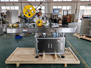 2025.7.9美國斜臥式不干膠貼標機1臺