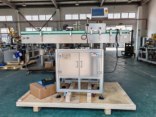 2025.8.26加拿大立式圓瓶不干膠貼標機