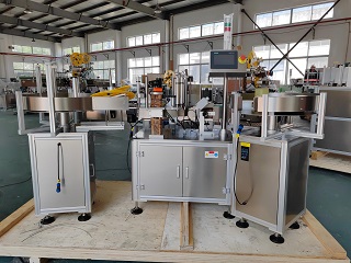 2025.9.1瑞典圓瓶單標定點不干膠貼標機1臺